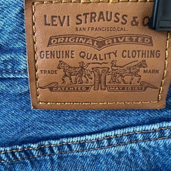 Levi's Women's Wedgie Straight Distressed Frayed Raw Hem Button Fly Jeans - Picture 6 of 10